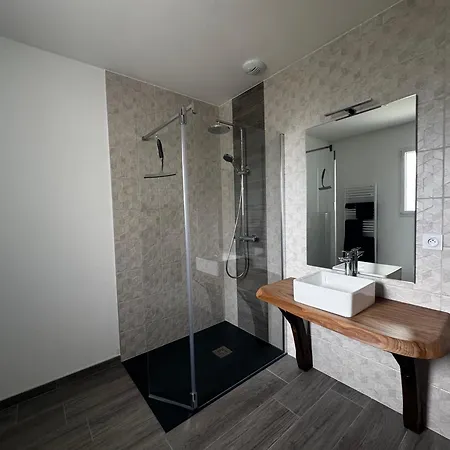 La Pagaille Nyaraló *